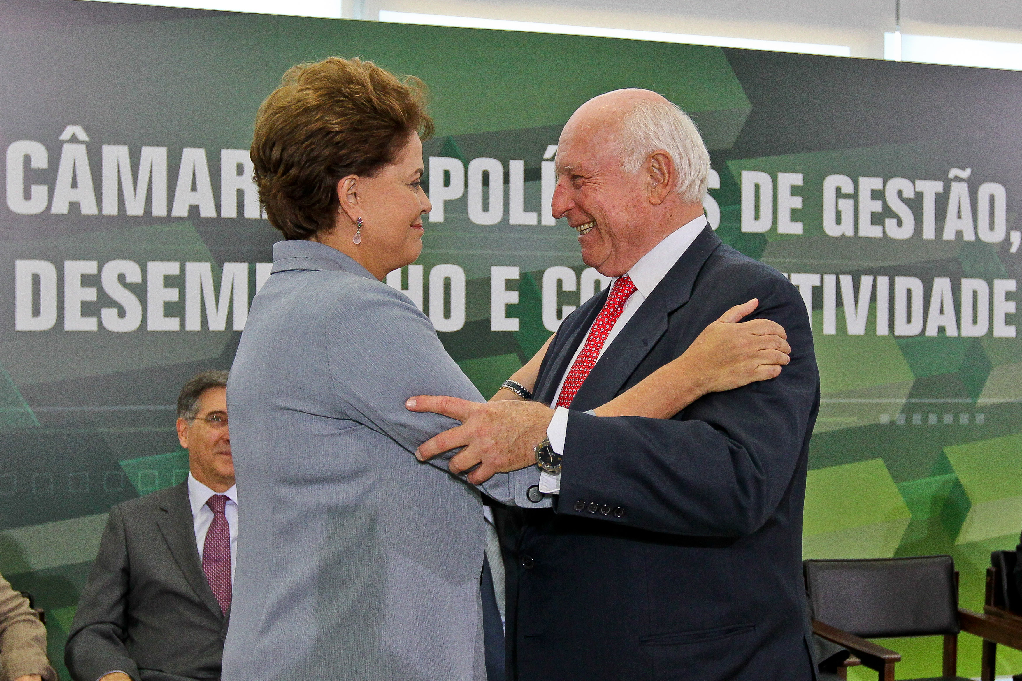 Dilma cumprimenta o empresário Jorge Gerdau 2