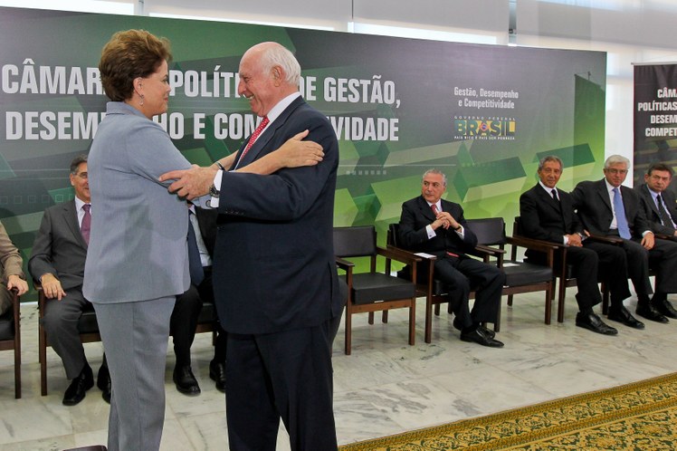 Dilma cumprimenta o empresário Jorge Gerdau 1