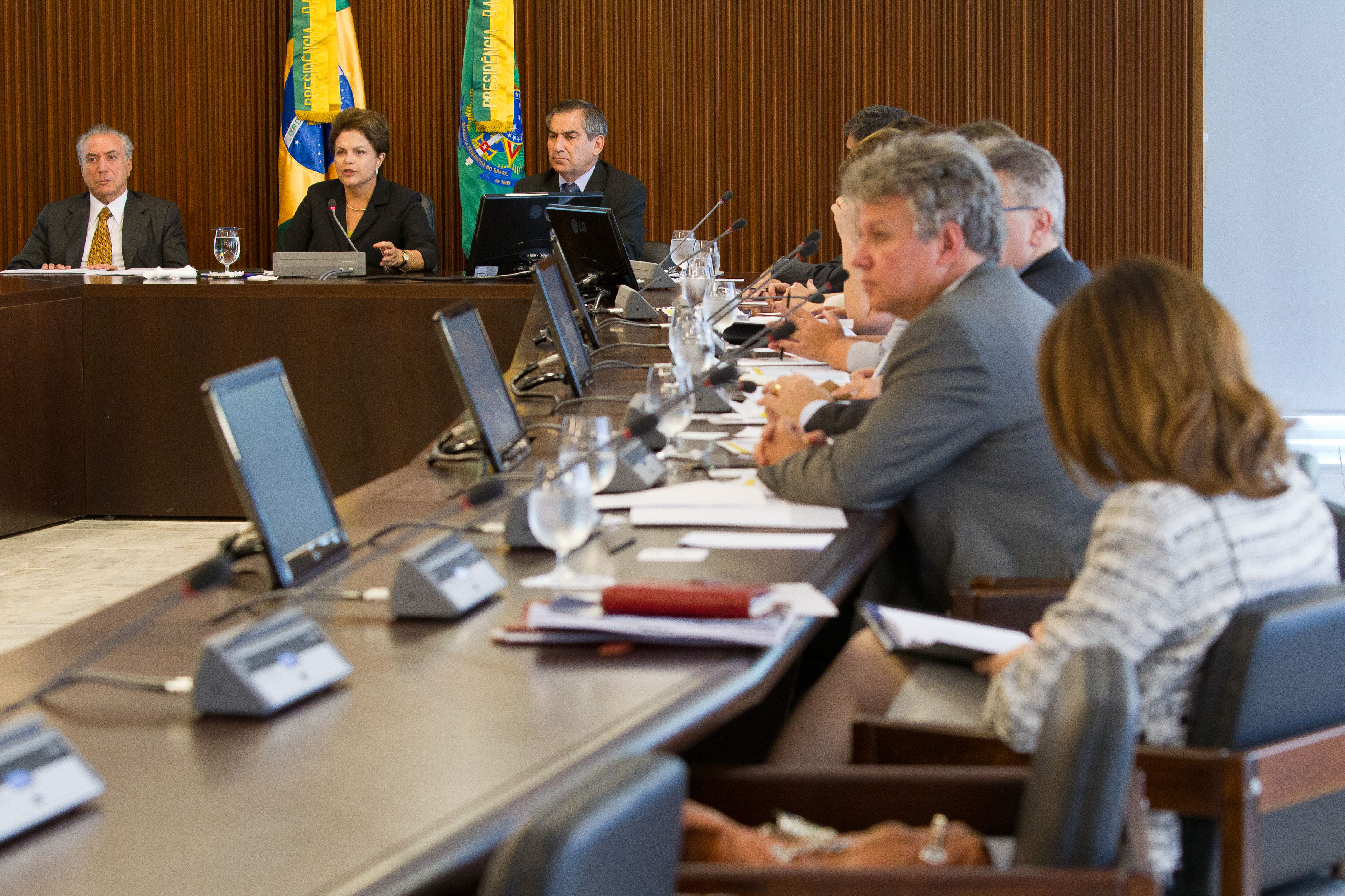 Dilma, Michel Temer e o ministro-chefe da Secretaria-Geral Gilberto Carvalho 6