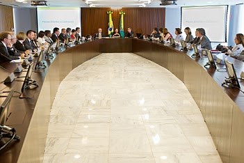 Dilma, Michel Temer e o ministro-chefe da Secretaria-Geral Gilberto Carvalho 4