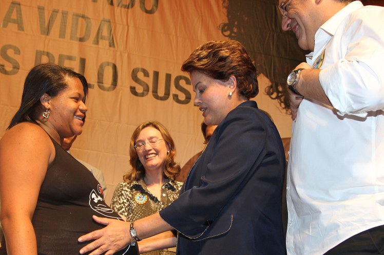 Dilma conversa com a gestante Quele