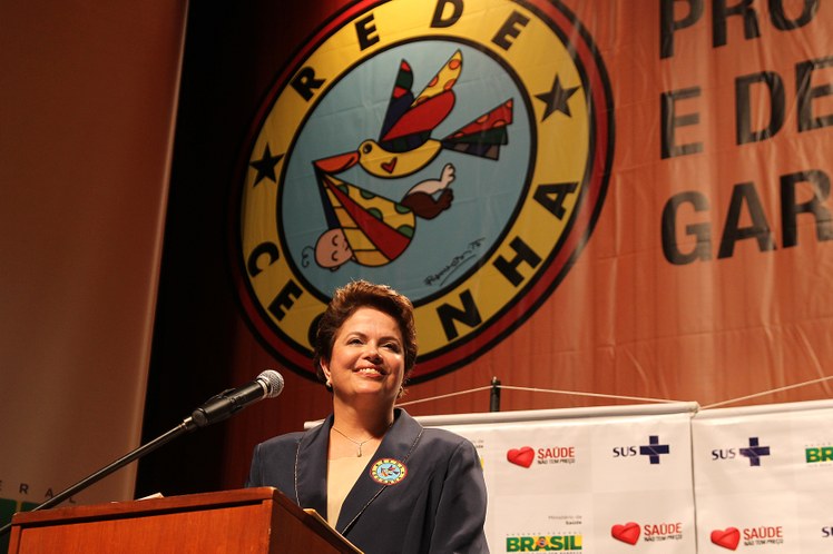 Dilma discursa durante cerimônia 2
