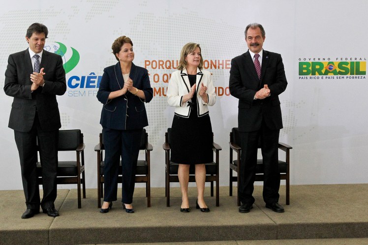 Cerimônia de regulamentação do programa Ciência sem Fronteiras e de anúncio de chamadas públicas para bolsas de estudo no exterior - 1