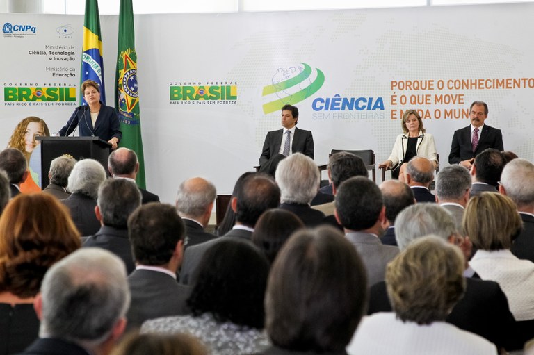 Cerimônia de regulamentação do programa Ciência sem Fronteiras e de anúncio de chamadas públicas para bolsas de estudo no exterior - 4