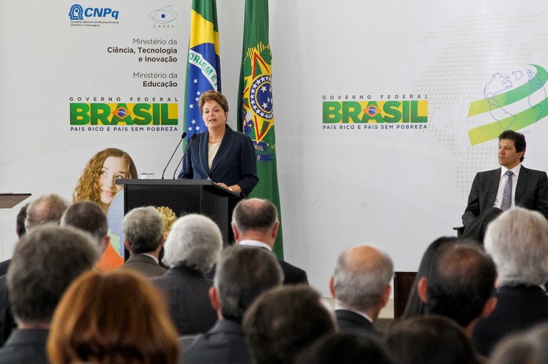 Cerimônia de regulamentação do programa Ciência sem Fronteiras e de anúncio de chamadas públicas para bolsas de estudo no exterior - 5