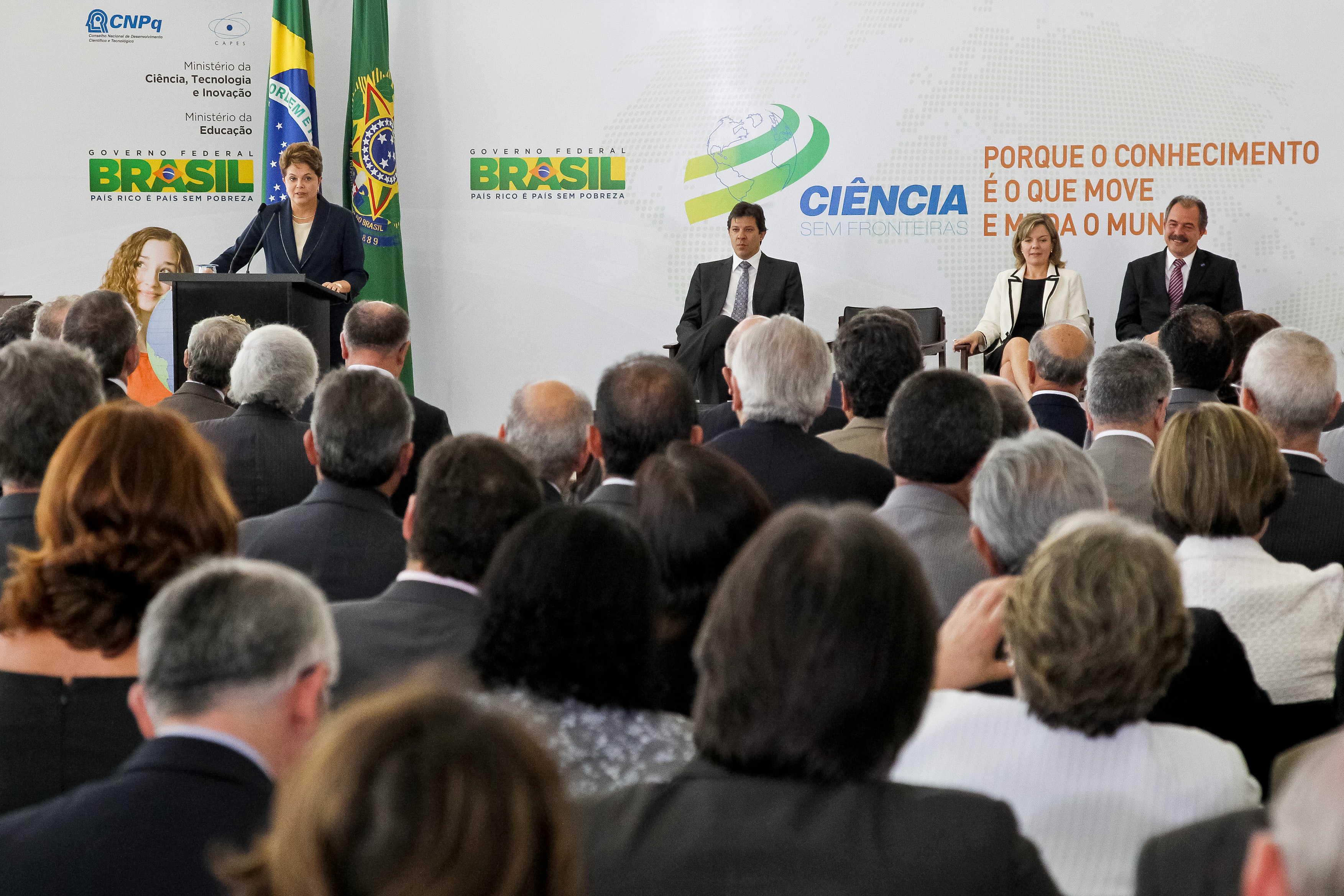 Cerimônia de regulamentação do programa Ciência sem Fronteiras e de anúncio de chamadas públicas para bolsas de estudo no exterior - 6