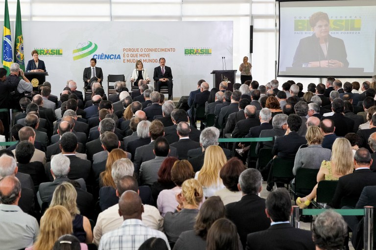 Cerimônia de regulamentação do programa Ciência sem Fronteiras e de anúncio de chamadas públicas para bolsas de estudo no exterior - 7