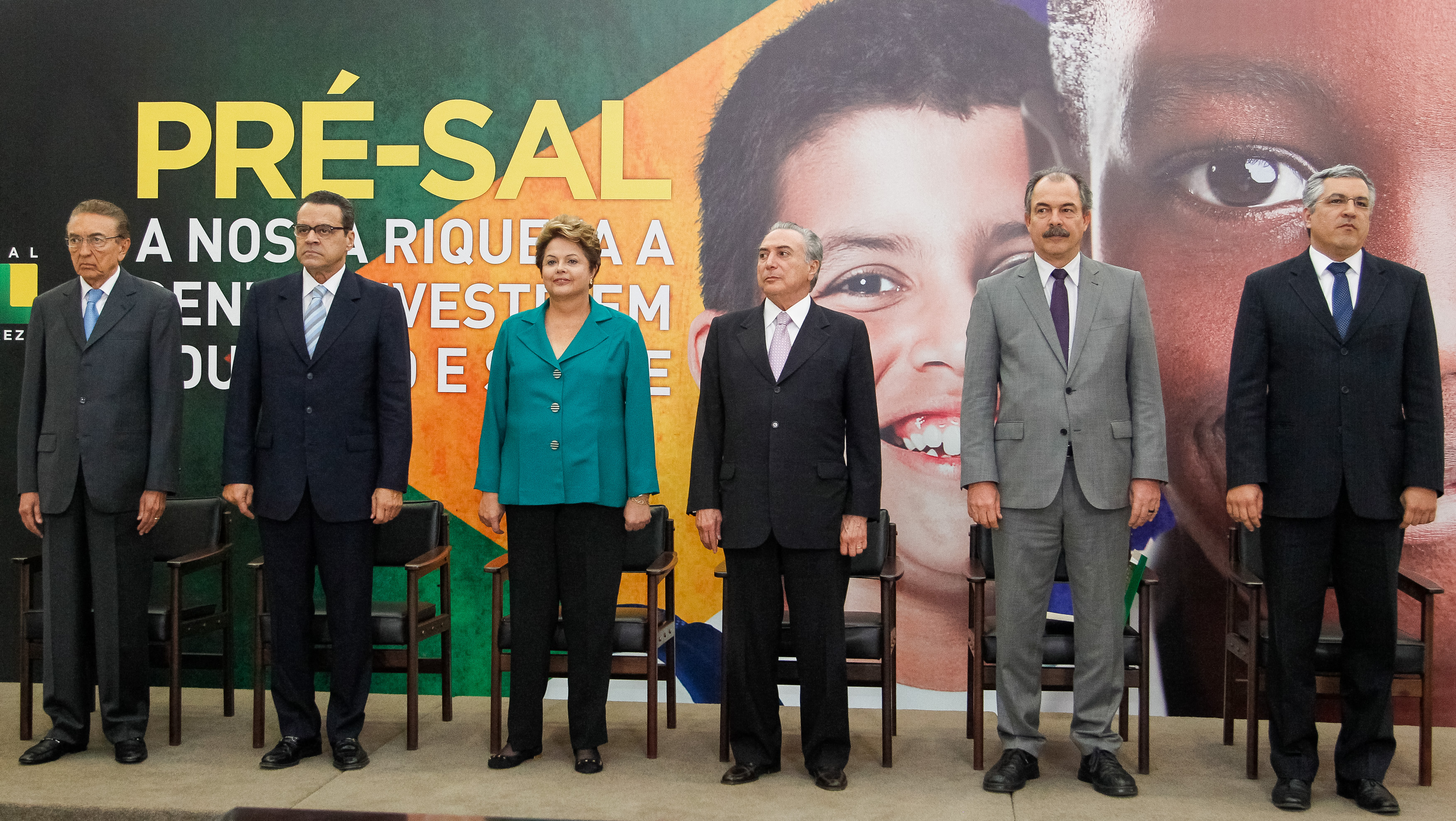 Cerimônia de sanção da lei que destina recursos dos royalties do petróleo para educação e saúde - 01