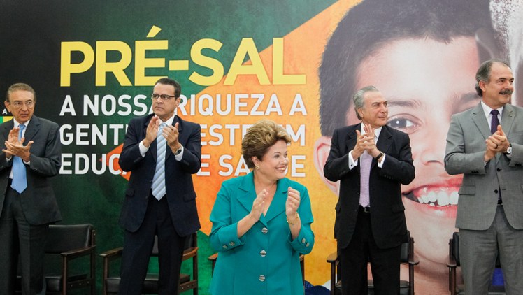 Cerimônia de sanção da lei que destina recursos dos royalties do petróleo para educação e saúde - 06