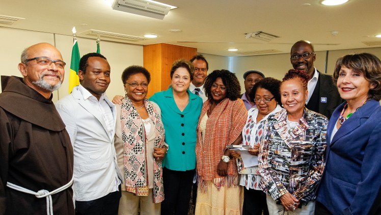 Sanção da lei que dispõe sobre cotas no Serviço Público Federal - 01
