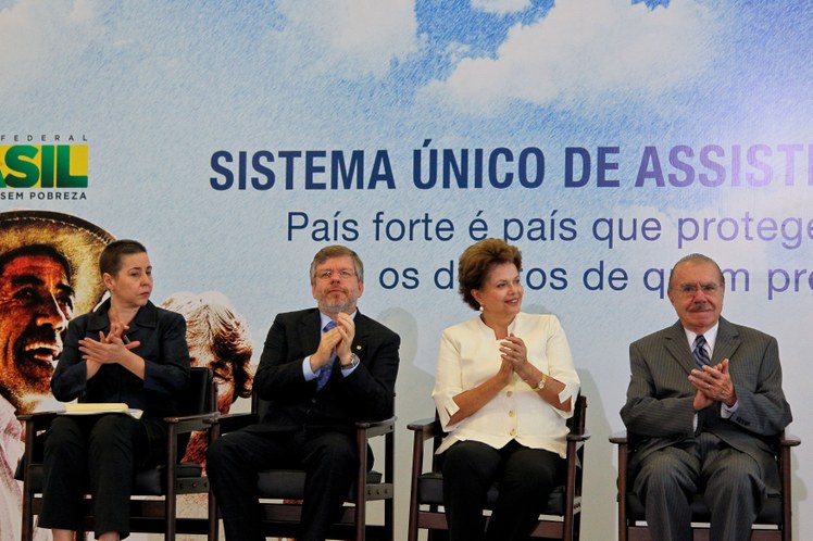 Presidenta durante cerimônia de sanção do projeto de lei
