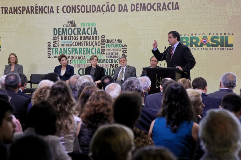 Cerimônia de sanção do projeto de Lei que garante o acesso a informações públicas e do projeto de Lei que cria a Comissão Nacional da Verdade - 3