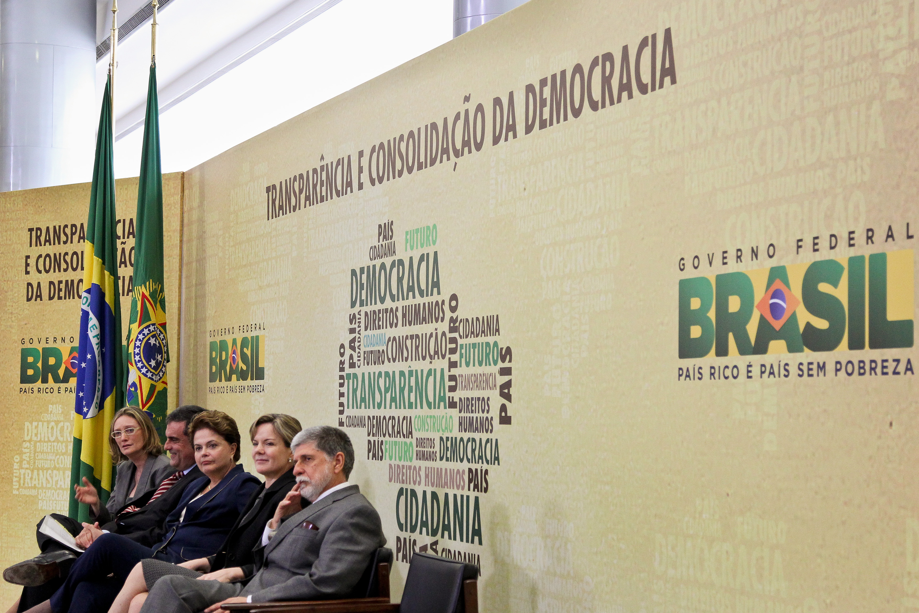 Cerimônia de sanção do projeto de Lei que garante o acesso a informações públicas e do projeto de Lei que cria a Comissão Nacional da Verdade - 4