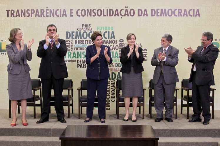 Cerimônia de sanção do projeto de Lei que garante o acesso a informações públicas e do projeto de Lei que cria a Comissão Nacional da Verdade - 6