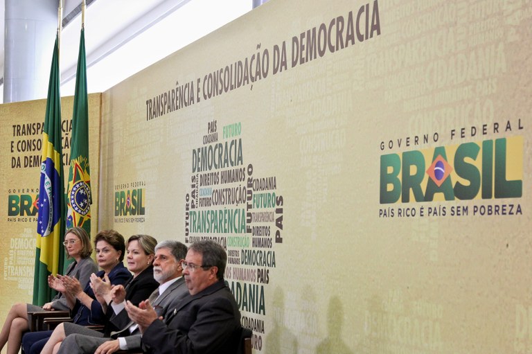 Cerimônia de sanção do projeto de Lei que garante o acesso a informações públicas e do projeto de Lei que cria a Comissão Nacional da Verdade - 2