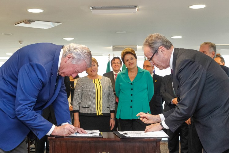 Cerimônia oficial de chegada da Presidenta da República do Chile, Michelle Bachelet - 04