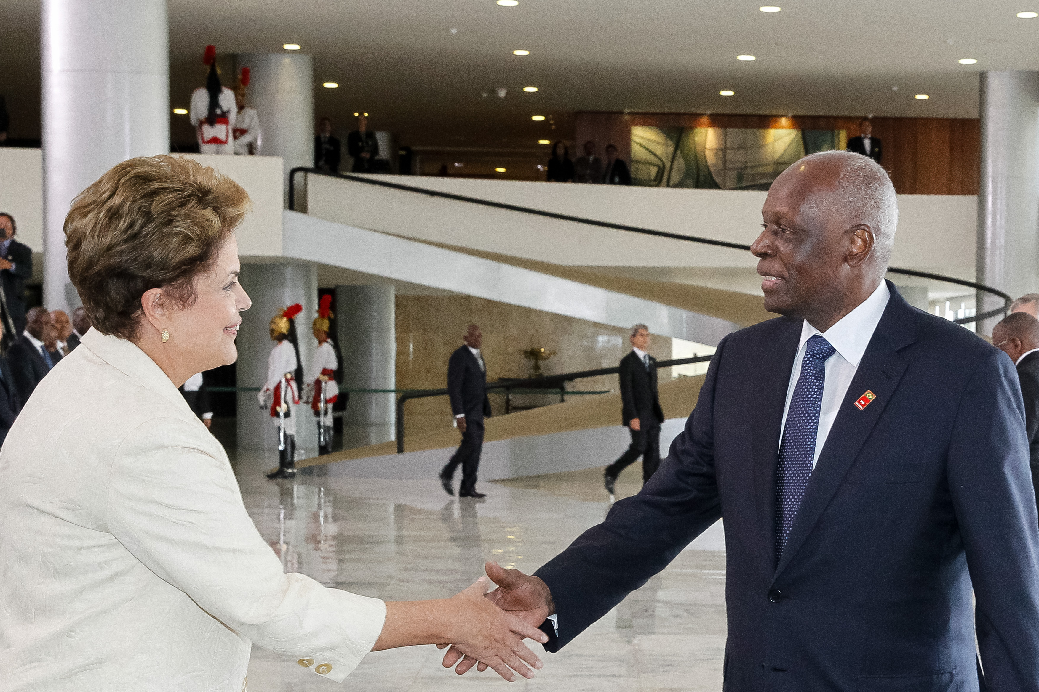 Cerimônia oficial de chegada do Presidente da República de Angola, José Eduardo dos Santos - 04