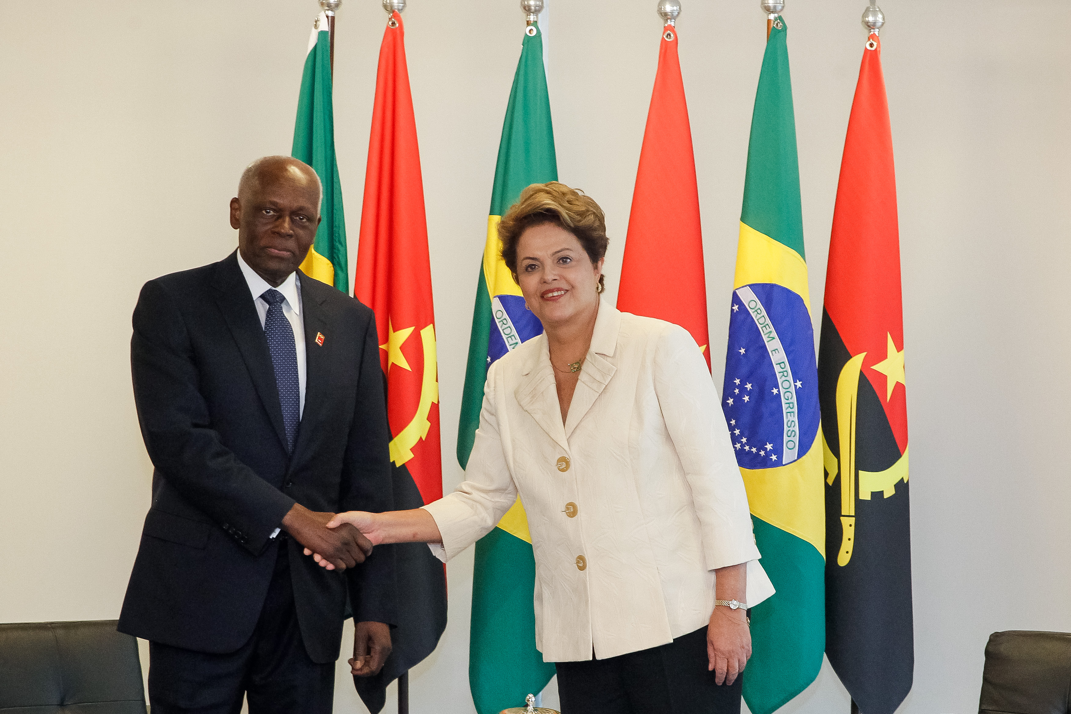 Encontro bilateral com o Presidente da República de Angola, José Eduardo dos Santos - 05
