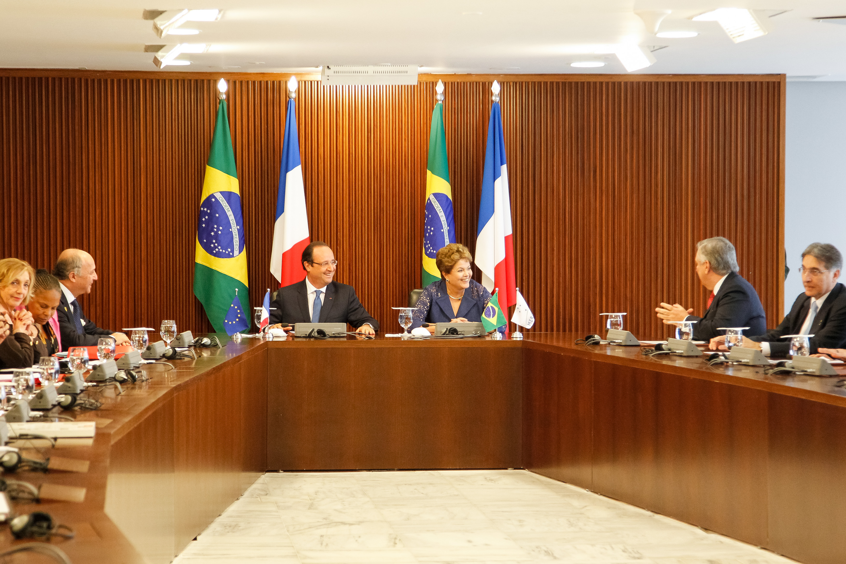 Cerimônia oficial de chegada do presidente da República francesa - 04