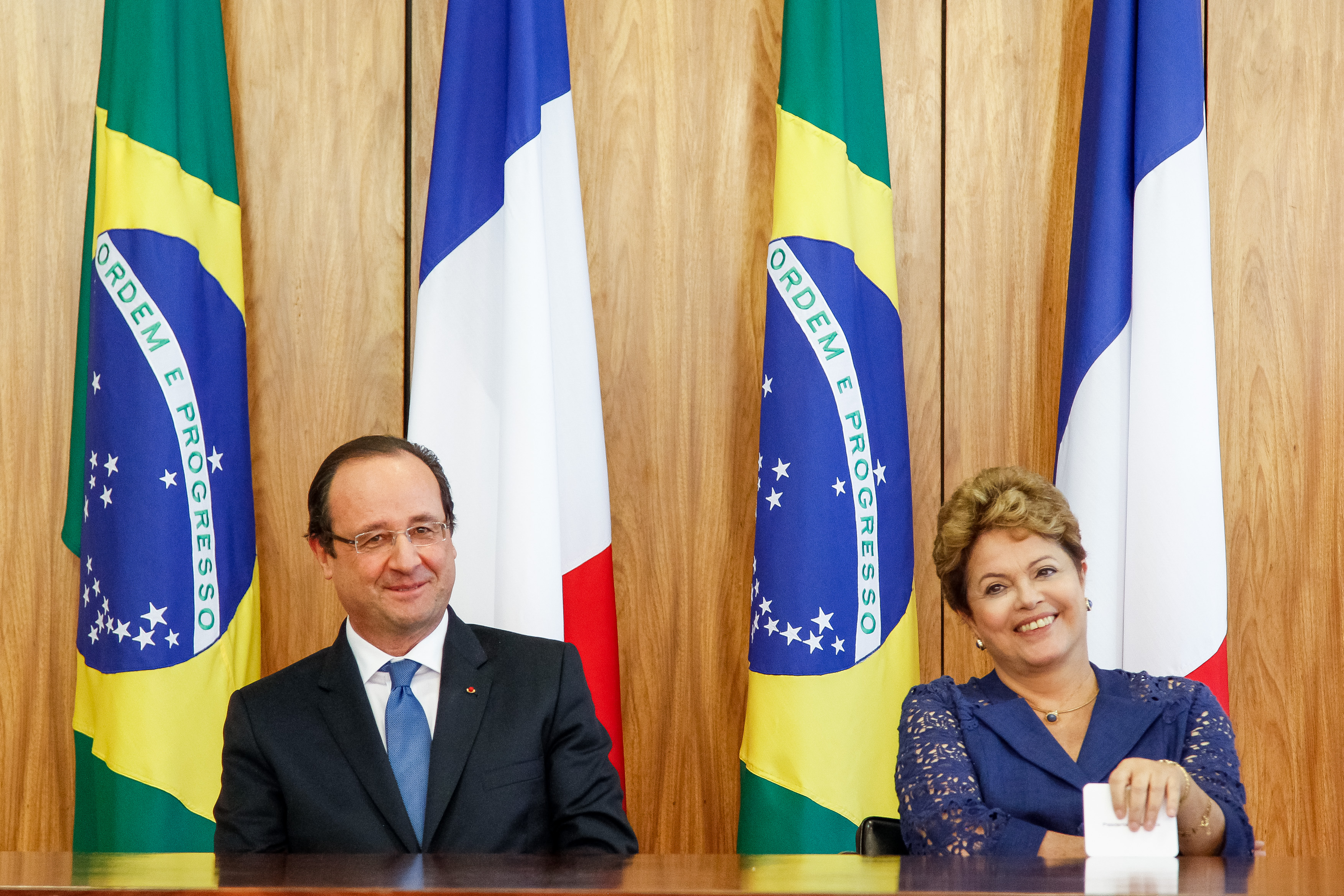Cerimônia oficial de chegada do presidente da República francesa - 05