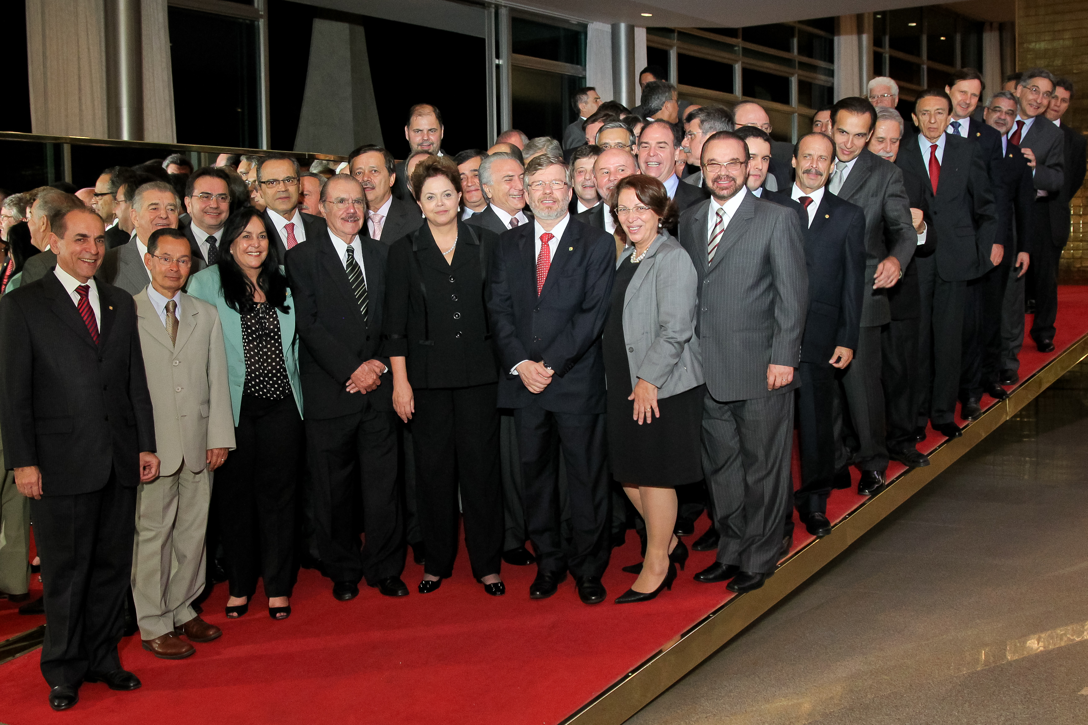 Dilma Rousseff com ministros de Estado, líderes da Câmara dos Deputados e do Senado Federal 1