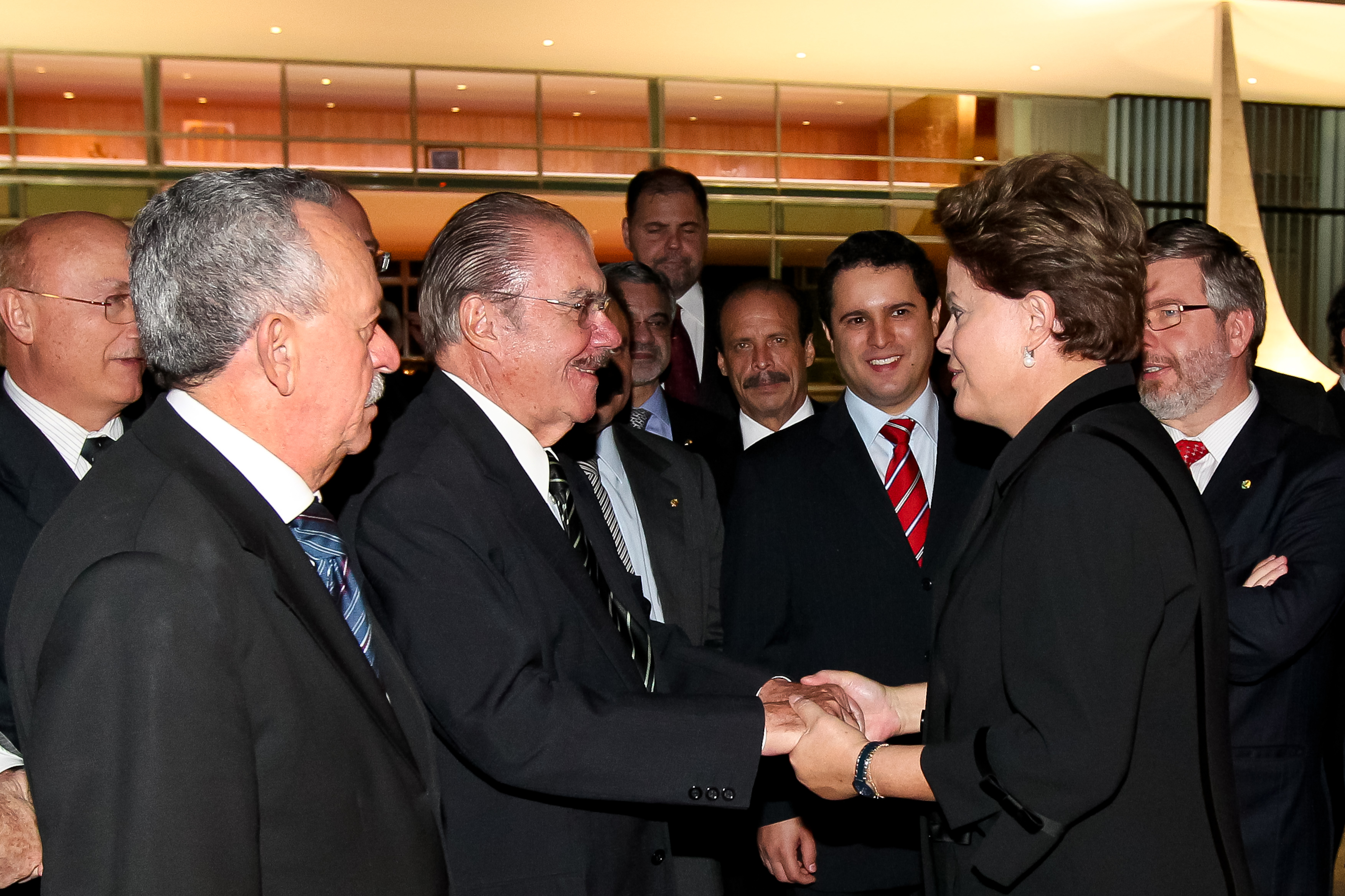 Dilma Rousseff com ministros de Estado, líderes da Câmara dos Deputados e do Senado Federal 2