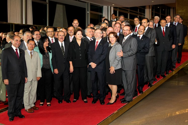 Dilma Rousseff com ministros de Estado, líderes da Câmara dos Deputados e do Senado Federal 3