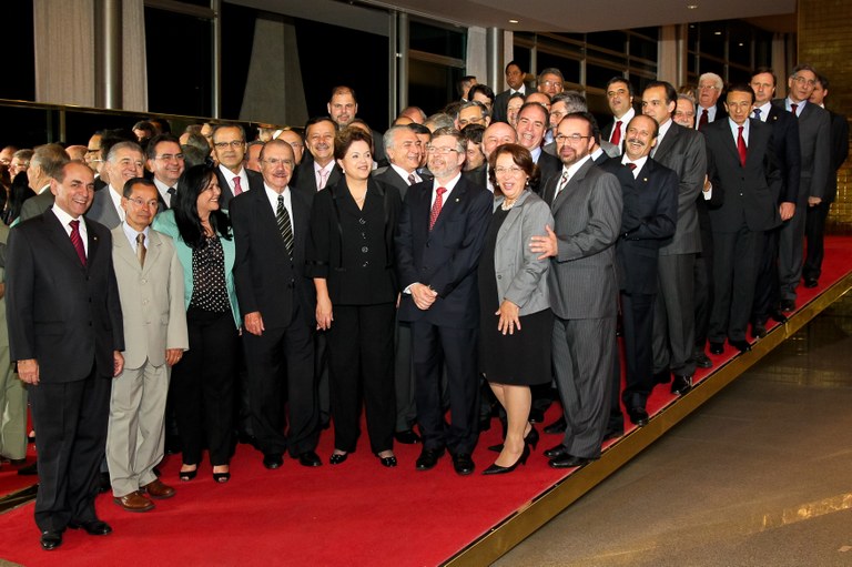 Dilma Rousseff com ministros de Estado, líderes da Câmara dos Deputados e do Senado Federal 3 Dilma Rousseff com ministros de Estado, líderes da Câmara dos Deputados e do Senado Federal 3