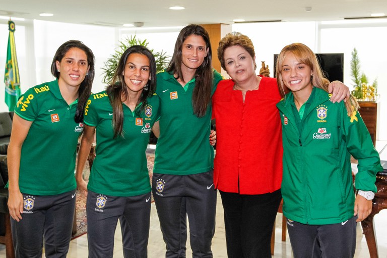 Delegação Brasileira de Futebol Feminino - 09