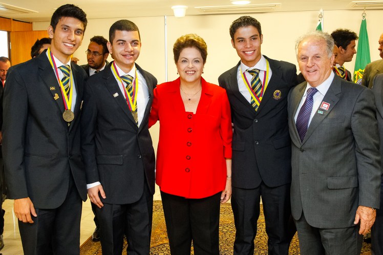 Delegação brasileira de medalhistas do Worldskills Americas Competition - 06