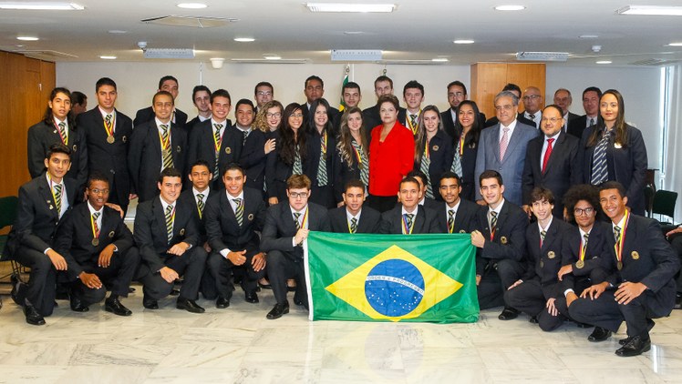 Delegação brasileira de medalhistas do Worldskills Americas Competition - 01