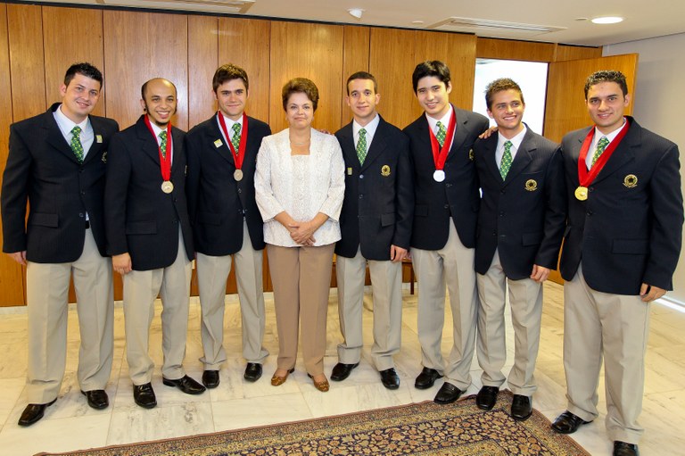 Delegação de Estudantes medalhistas do 41º WorldSkills 2011 - 6