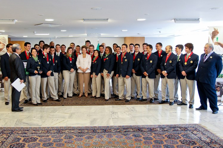 Delegação de Estudantes medalhistas do 41º WorldSkills 2011