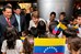  Dilma Rousseff e o presidente da Venezuela cumprimentam crianças durante cerimônia oficial de chegada ao Brasil 3