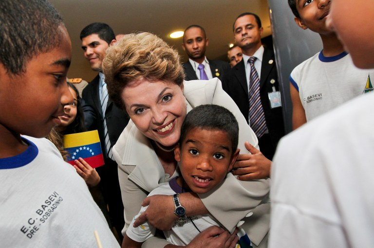 Presidenta Dilma Rousseff durante cerimônia oficial de chegada ao Brasil do presidente da Venezuela, Hugo Chávez 1 Presidenta Dilma Rousseff durante cerimônia oficial de chegada ao Brasil do presidente da Venezuela, Hugo Chávez 1