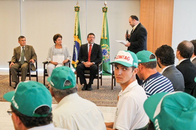 Dilma durante encontro com representantes Contag 2