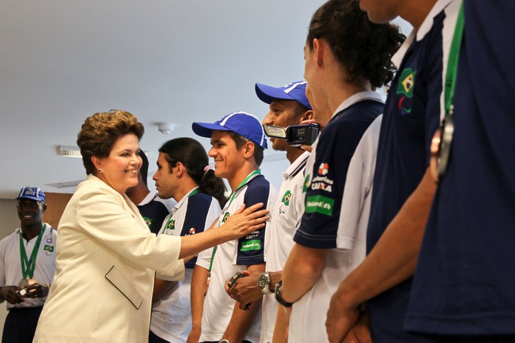 Dilma cumprimenta atletas paraolimpicos 1