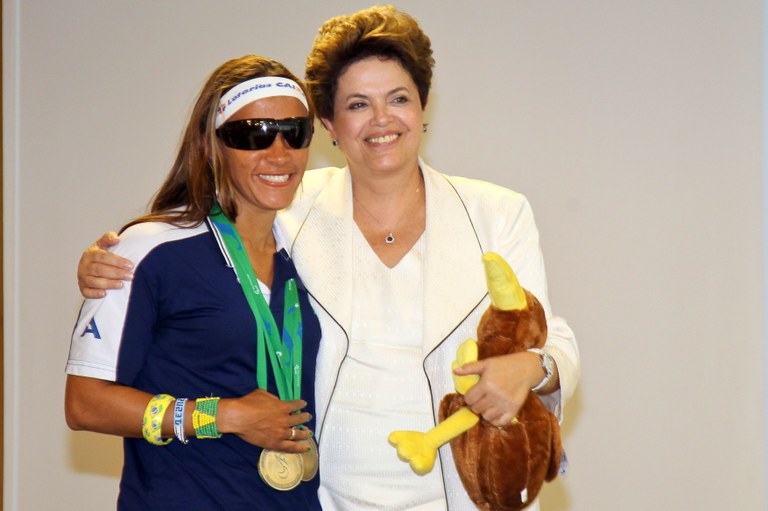 Dilma e a atleta Terezinha Guilhermina 1