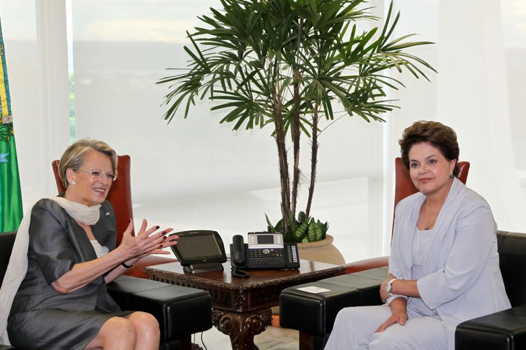Dilma recebe a ministra da França Michèle Alliot-Marie