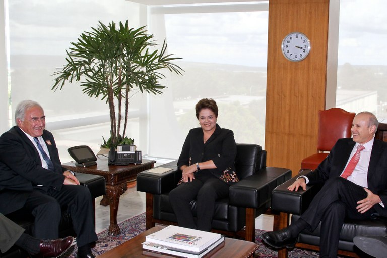 Dilma e Guido Mantega durante encontro com Dominique Strauss-Kahn 1 Dilma e Guido Mantega durante encontro com Dominique Strauss-Kahn 1
