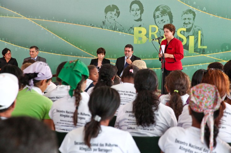Dilma discursa em encontro de mulheres do MAB 1