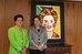 Dilma posa ao lado de quadro recebido do artista plástico Romero Britto