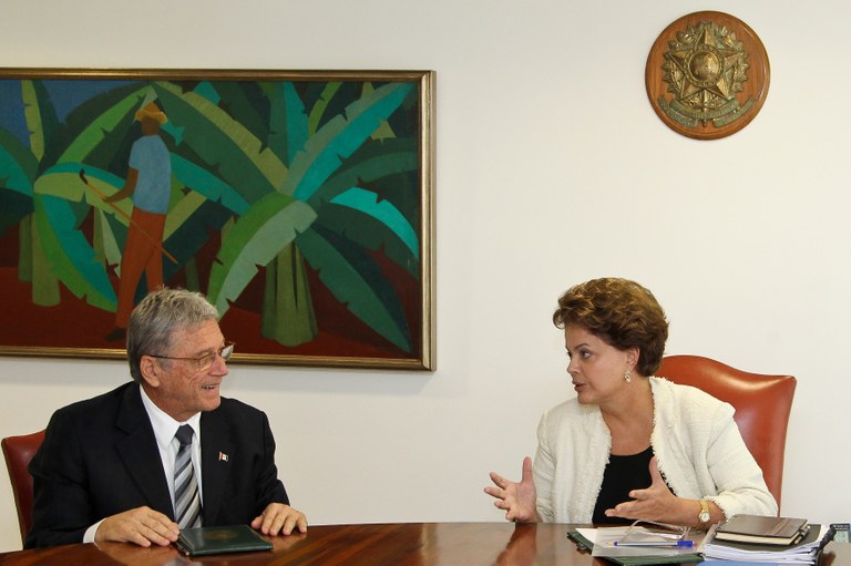 Dilma conversa com o governador de Alagoas, Teotônio Vilela Filho, no Palácio do Planalto