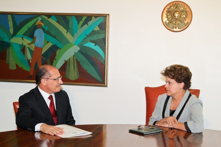 Dilma Rousseff conversa com o governador de São Paulo, Geraldo Alckmin, no Palácio do Planalto 2