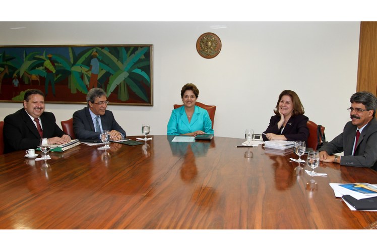 Dilma em audiência com governador de Sergipe, Marcelo Déda, e governador em exercício do Ceará, Domingos Gomes de Aguiar Filho