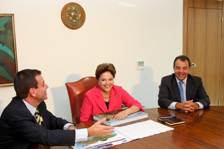 Dilma em encontro com o governador do Rio de Janeiro, Sérgio Cabral, no Palácio do Planalto 1