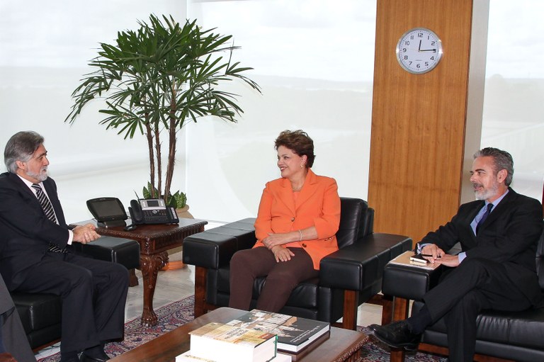 Dilma ao lado de Antonio Patriota recebe Luís Amado 3 Dilma ao lado de Antonio Patriota recebe Luís Amado 3