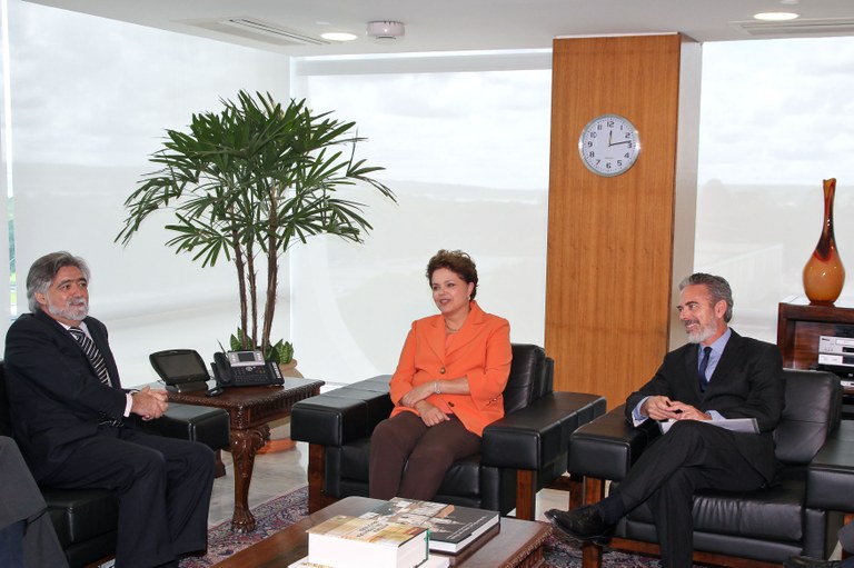 Dilma ao lado de Antonio Patriota recebe Luís Amado 1 Dilma ao lado de Antonio Patriota recebe Luís Amado 1