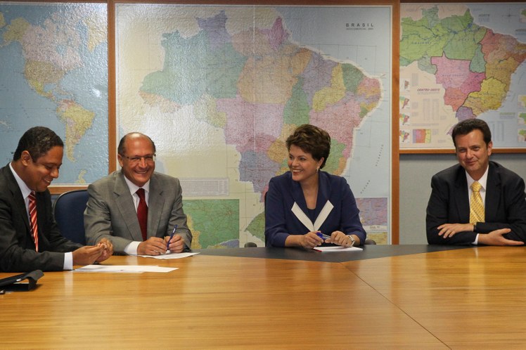 Dilma, o ministro do Esporte, Orlando Silva, o governador Geraldo Alckmin e o prefeito Gilberto Kassab em São Paulo 1
