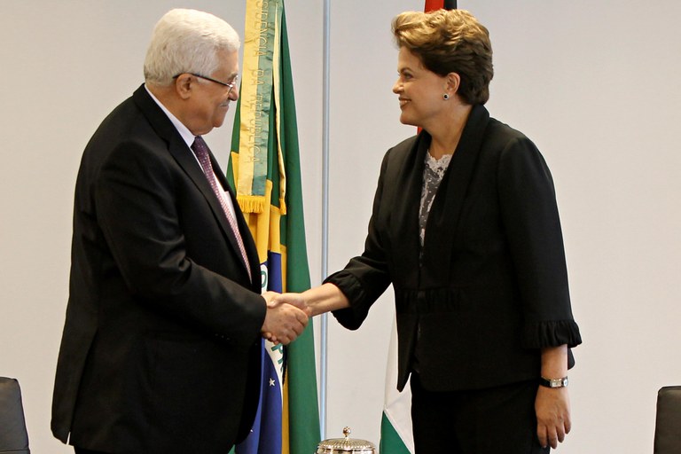 Dilma Rousseff cumprimenta o presidente a Autoridade Palestina, Mahmoud Abbas, em encontro no Palácio do Planalto 4 Dilma Rousseff cumprimenta o presidente a Autoridade Palestina, Mahmoud Abbas, em encontro no Palácio do Planalto 4